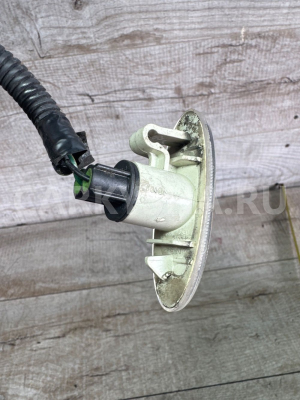 Повторитель на крыло Nissan  с лампой Nissan Qashqai оригинальный номер 261608990A