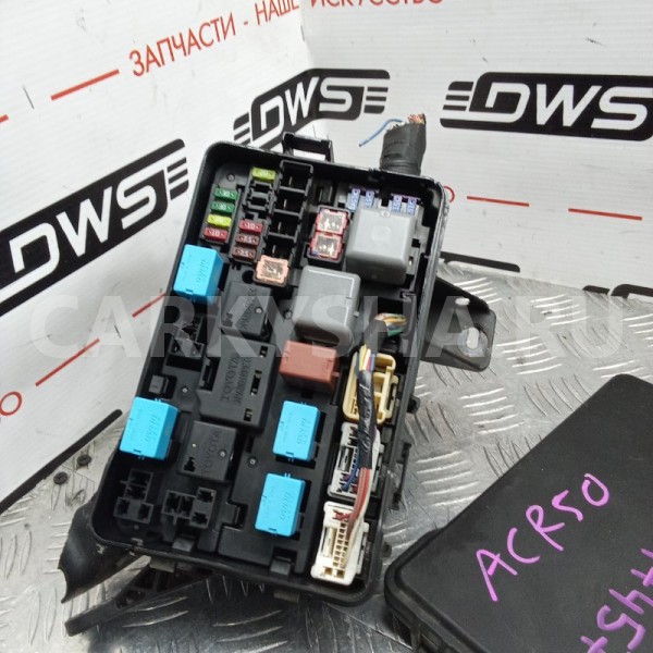 Блок реле и предохранителей Toyota Estima 