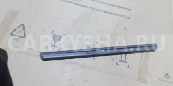 Уплотнитель стекла двери Mercedes-Benz M-класс W164 рестайлинг (2008—2011) Mercedes-Benz M-klasse оригинальный номер A1647351565