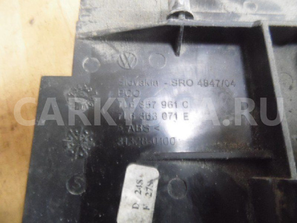 Пепельница Volkswagen Touareg I (2002—2006) Volkswagen Touareg оригинальный номер 7L6857961C