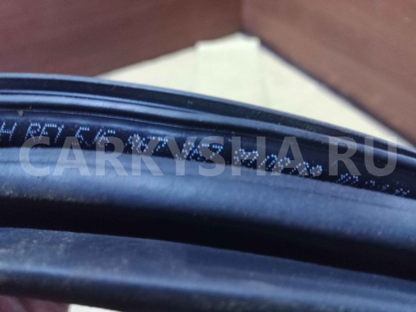 Уплотнитель двери Skoda Fabia II (2007—2010) Skoda Fabia оригинальный номер 5j6867367