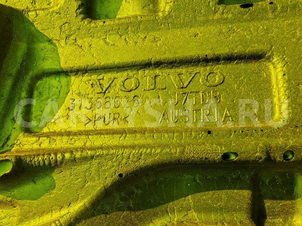 Декоративная крышка двс Volvo V60 