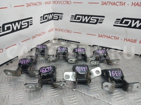 Петля двери Mazda Axela 