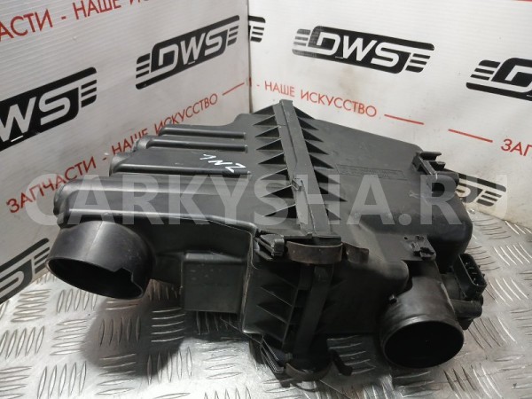 Корпус воздушного фильтра Toyota Sienta 