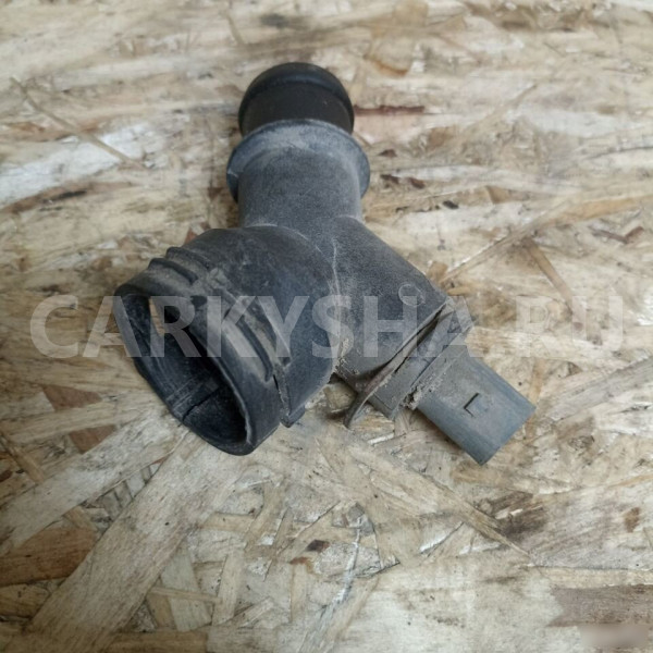 Фланец системы охлаждения Volkswagen golf plus Volkswagen Golf Plus оригинальный номер QF15A00030