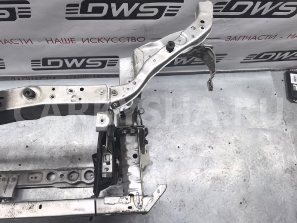 Рамка радиатора Toyota Avensis 