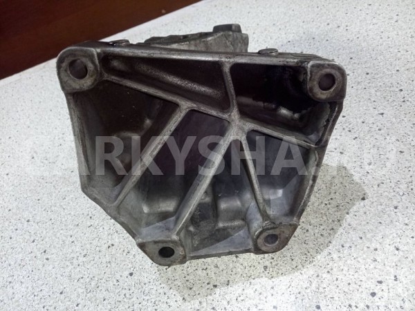 Кронштейн двигателя Mercedes-Benz E-класс W212/S212/C207/A207 рестайлинг (2013—2016) Mercedes-Benz E-klasse оригинальный номер A6512230004