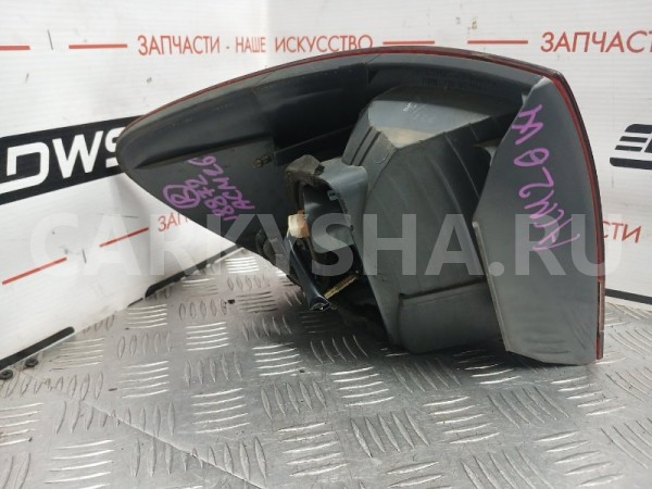 Фонарь стоп сигнала правый Toyota Ipsum 