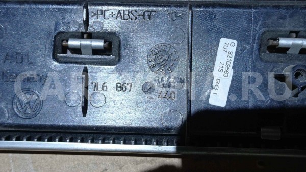 Накладка на дверь Volkswagen Touareg I (2002—2006) Volkswagen Touareg оригинальный номер 7L6867440