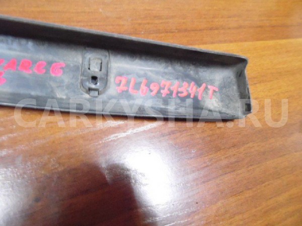 Накладка двери багажника Volkswagen Touareg I (2002—2006) Volkswagen Touareg оригинальный номер 7L6971341T