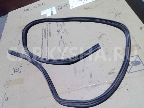 Уплотнитель багажника Renault Sandero I (2009—2014) Renault 14 оригинальный номер 8200733174