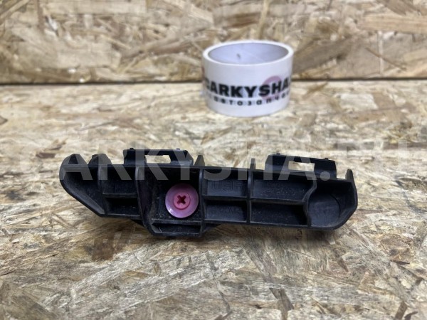 Кронштейн крепления бампера задний правый Toyota RAV 4 IV (CA40) Рестайлинг оригинальный номер 52562-42050