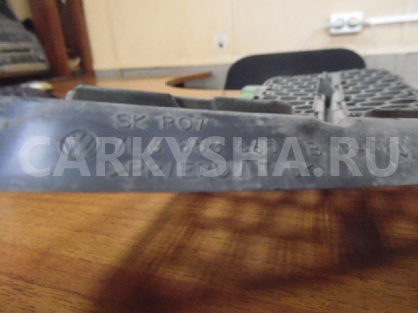 Решетка в бампер Volkswagen Touareg I (2002—2006) Volkswagen Touareg оригинальный номер 7L6853665B