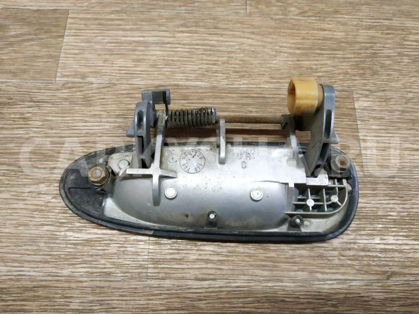 Ручка двери задней наружная правая Mazda Capella оригинальный номер GA7B72410C46