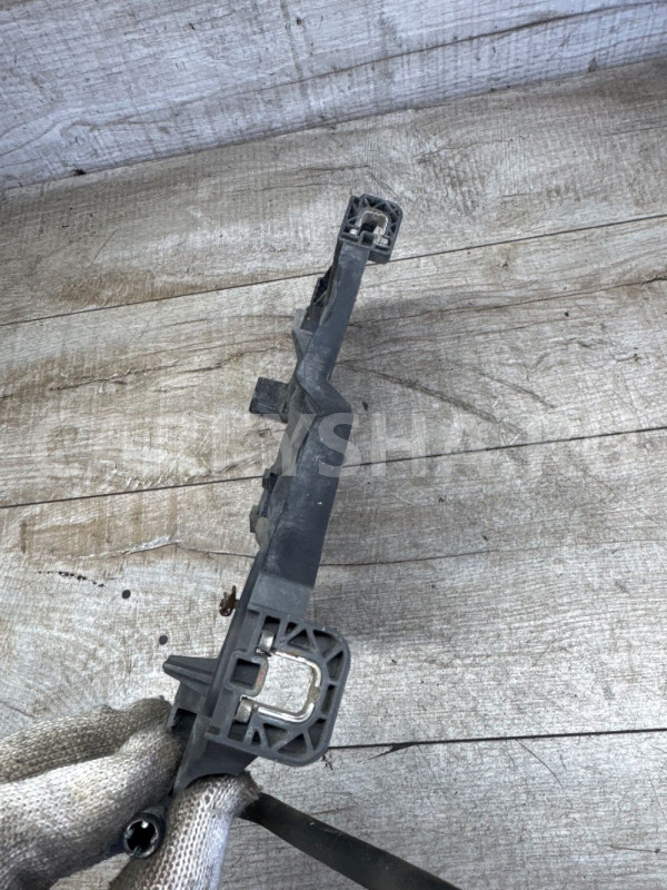 Кронштейн левой фары Audi A4 B8 дорест Audi 200 оригинальный номер 1301073033