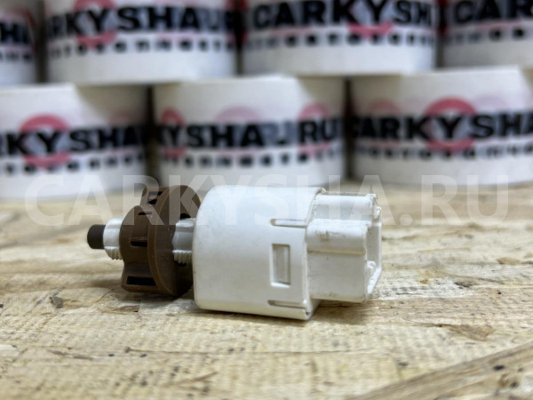 Концевик педали тормоза Toyota Camry VII (XV50) оригинальный номер 84340-19025