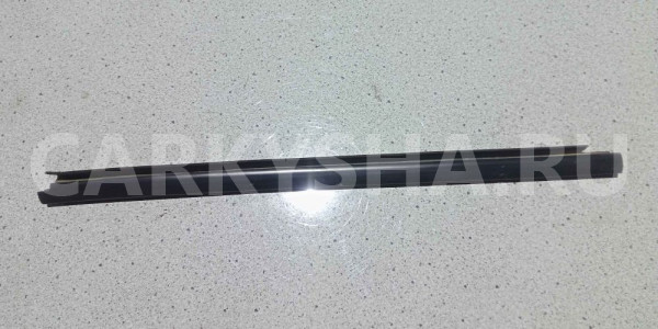 Уплотнитель стекла двери Renault Sandero I (2009—2014) Renault 14 оригинальный номер 8200950226