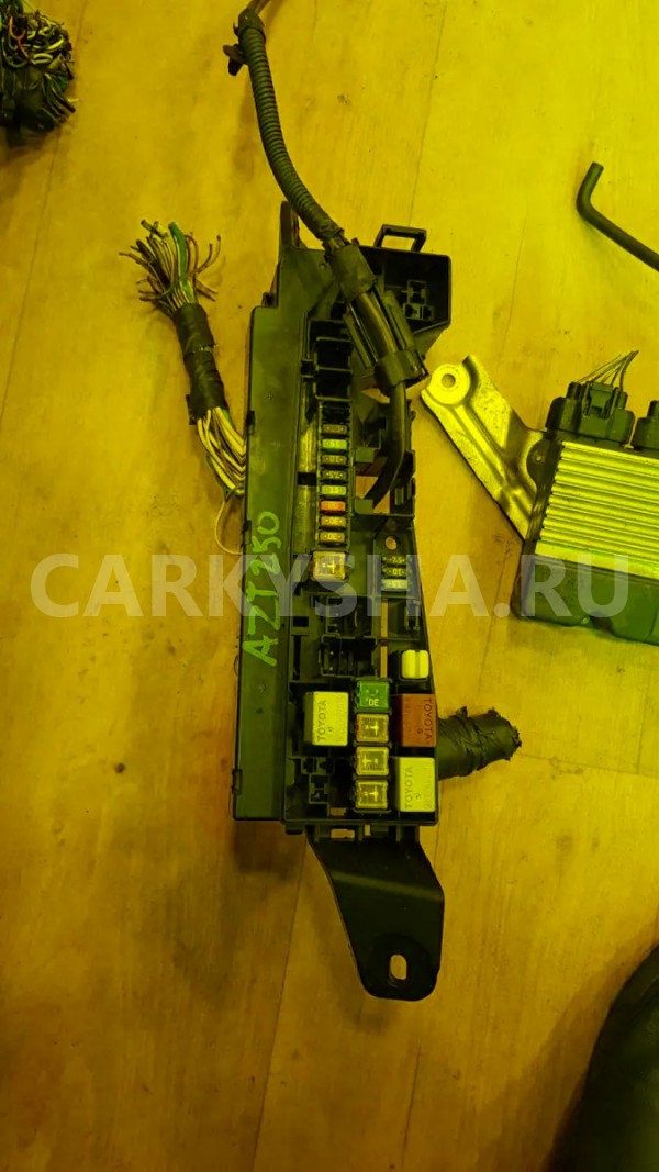 Блок предохранителей Toyota Avensis 