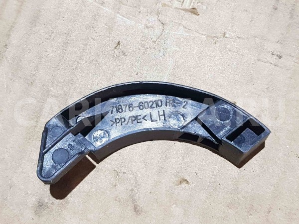 Накладка (кузов внутри) Toyota Camry XV50 рестайлинг 2 (2017—2018) Toyota Camry оригинальный номер 7187660210