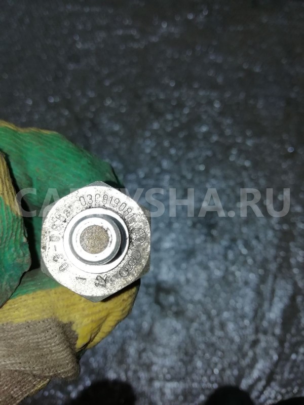 Датчик давления масла Volkswagen Polo V (2009—2015) Volkswagen Polo оригинальный номер 03c919081