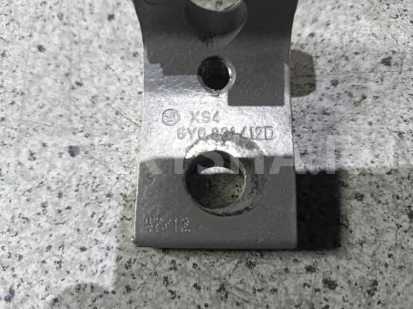 Петля двери Skoda Octavia II рестайлинг (2008—2013) Skoda Octavia оригинальный номер 6y0831412d