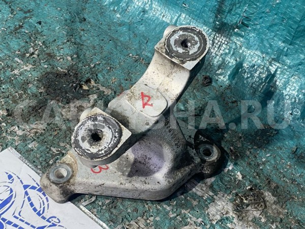 Кронштейн рулевой рейки правый  Honda CR-V 3 RE Honda CR-V оригинальный номер 53434SWA013