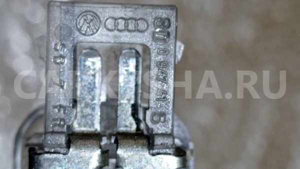 Плафон салонный Audi Q5 I (2008—2012) Audi 200 оригинальный номер 8D0947415