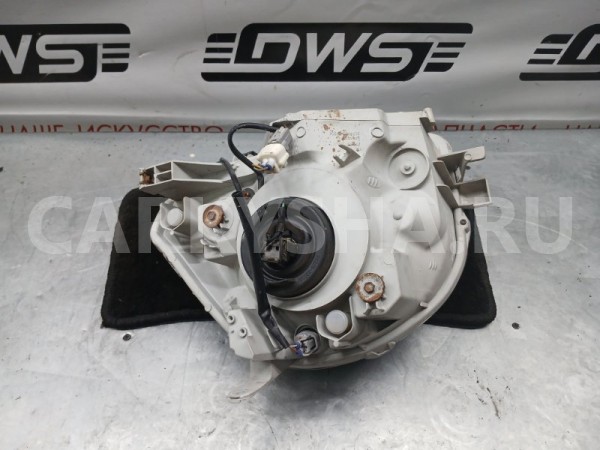 Фара Toyota Sienta 