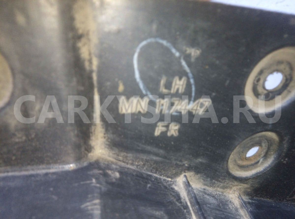 Брызговик Mitsubishi L200 IV (2006—2014) Mitsubishi i оригинальный номер mn117447