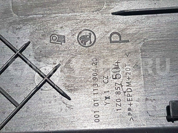 Накладка торпедо Skoda Octavia II рестайлинг (2008—2013) Skoda Octavia оригинальный номер 1Z0857504