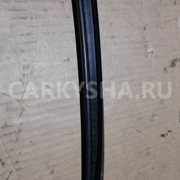 Уплотнитель стекла двери BMW X5 E70 (2006—2010) BMW X5 оригинальный номер 51337120807