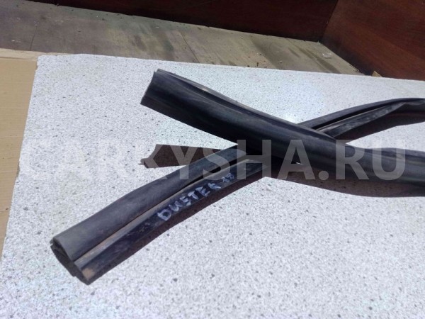 Уплотнитель (наружный) Renault Duster I рестайлинг (2015—2021) Renault 15 оригинальный номер 768609847R