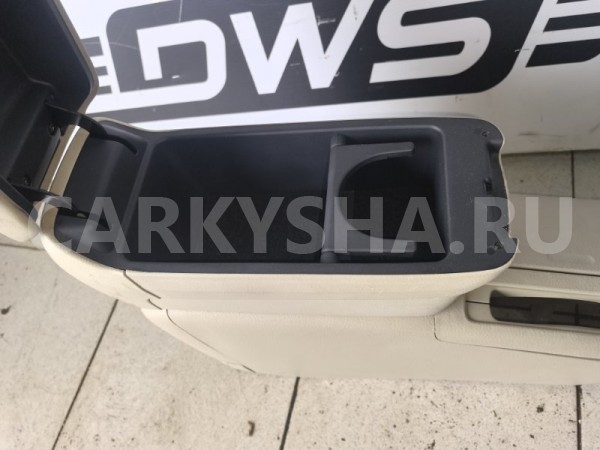 Подлокотник Toyota Avensis 