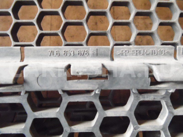 Решетка в бампер Volkswagen Touareg I (2002—2006) Volkswagen Touareg оригинальный номер 7L6853678F