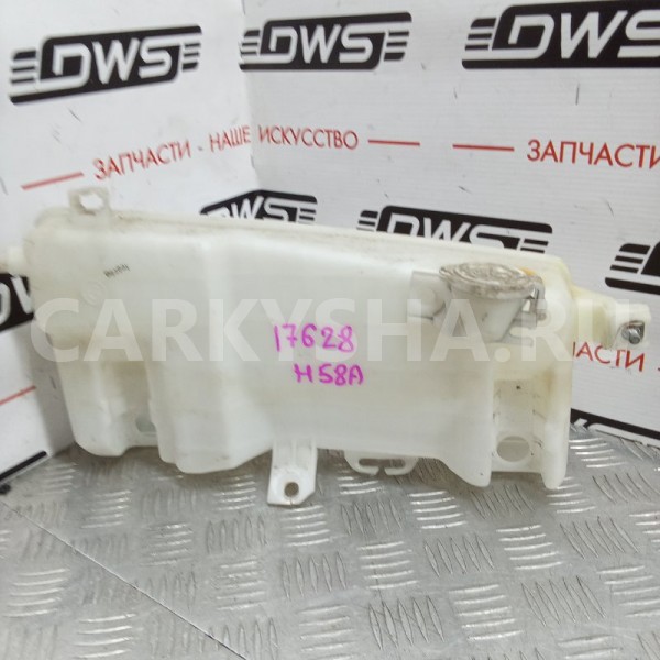 Бачок омывателя Mitsubishi Pajero 