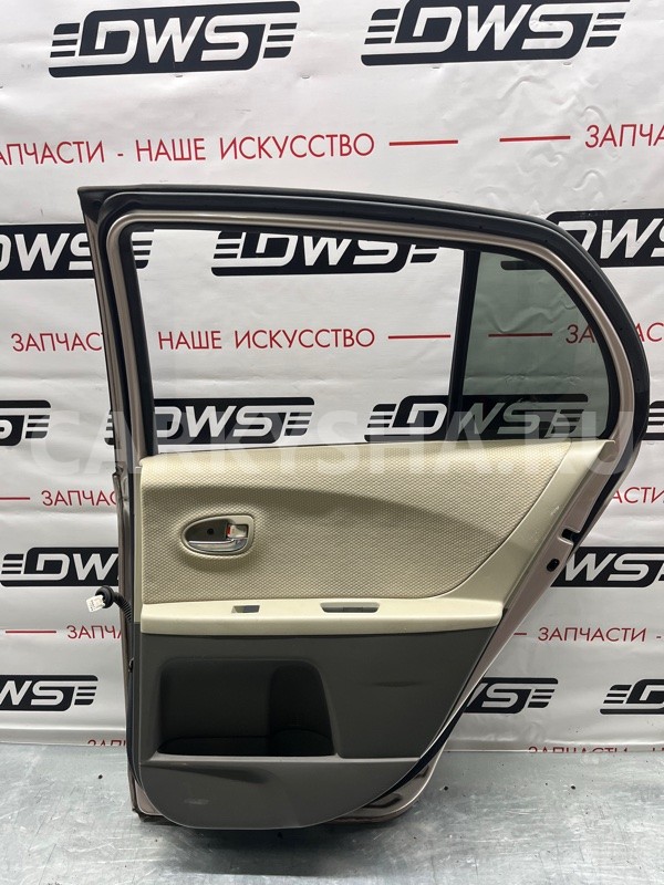 Дверь задняя правая Toyota Vitz 