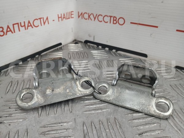 Петля двери багажника Toyota Noah 