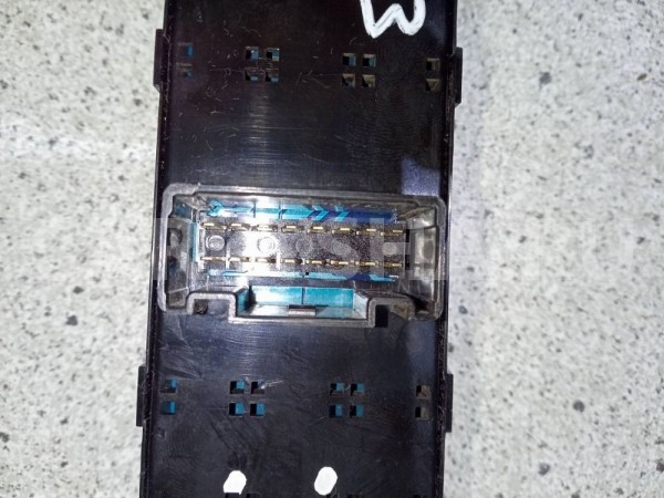 Блок управления стеклоподъёмниками RIO 3 QB 2012 Kia Rio оригинальный номер 935704Y200