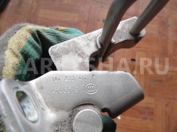 Петля двери Volkswagen Jetta V (2005—2011) Volkswagen Jetta оригинальный номер 1K4833412P