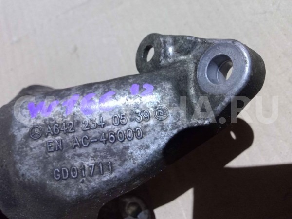 Кронштейн ролика Mercedes-Benz M-класс W166 (2011—2015) Mercedes-Benz M-klasse оригинальный номер a6422340539