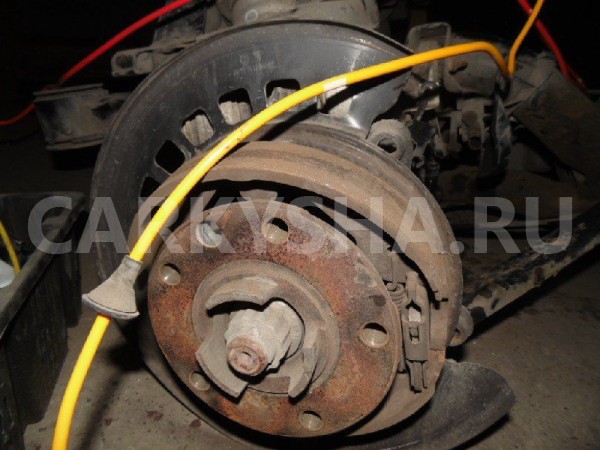 Кулак Volkswagen Touareg I рестайлинг (2006—2010) Volkswagen Touareg оригинальный номер 7L0505436B